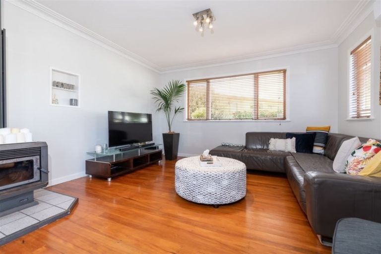 Photo of property in 23a Riserra Drive, Ranui, Auckland, 0612