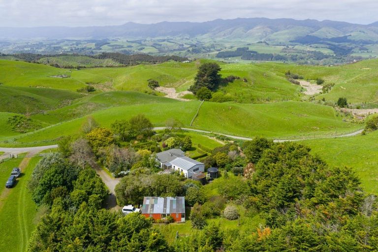Photo of property in 135 Zigzag Road, Pohangina, Feilding, 4775