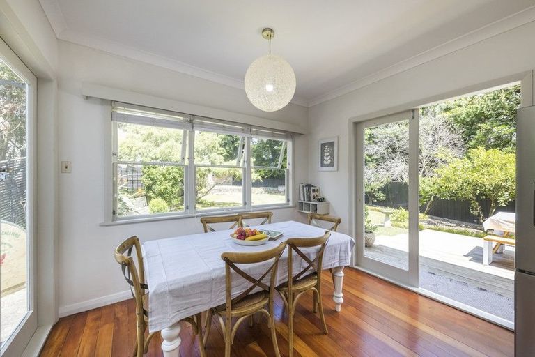 Photo of property in 546 Featherston Street, Roslyn, Palmerston North, 4414