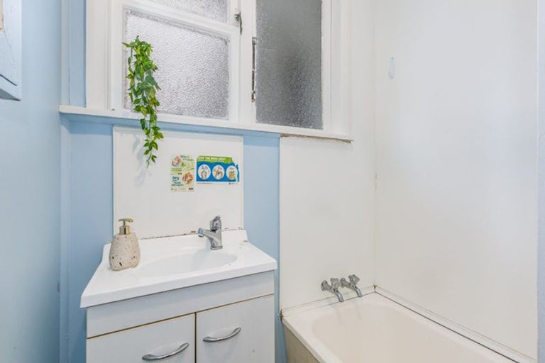 Photo of property in 12 Cornwall Crescent, Cannons Creek, Porirua, 5024