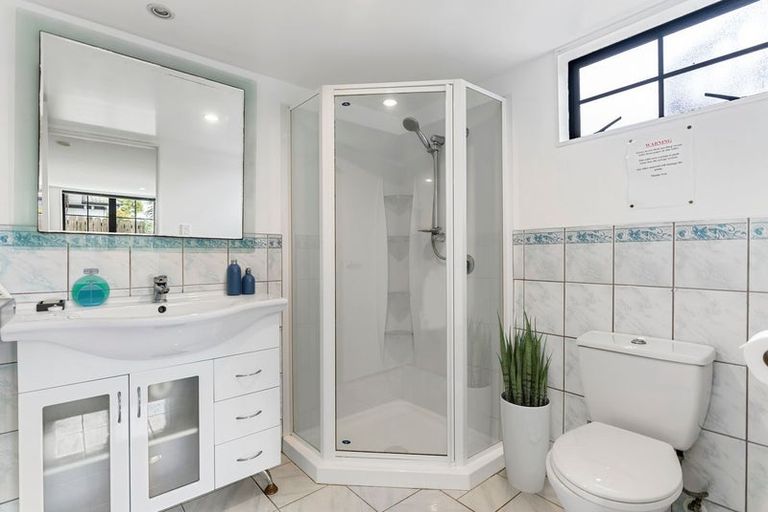 Photo of property in 120 Gossamer Drive, Pakuranga Heights, Auckland, 2010