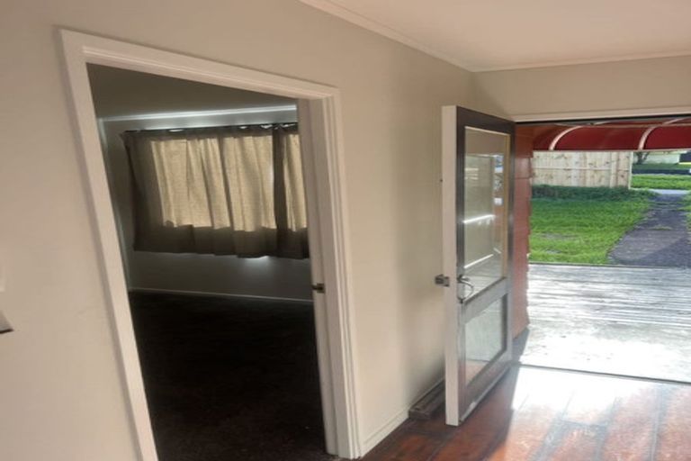 Photo of property in 26 Waimumu Road, Massey, Auckland, 0614