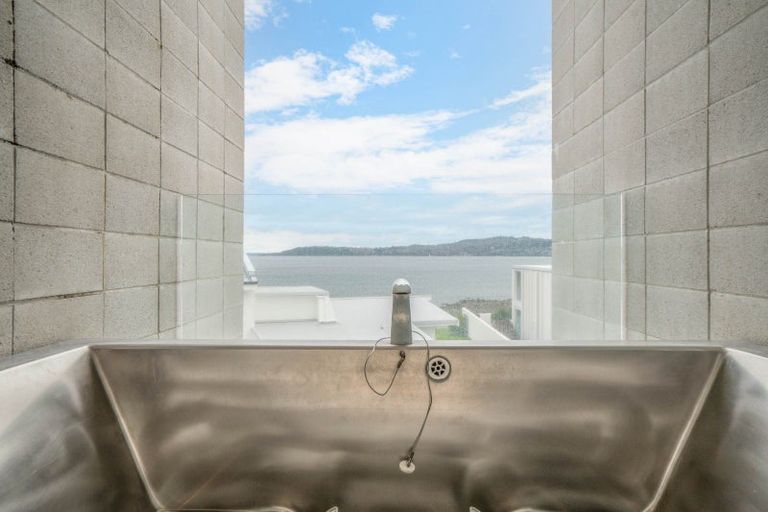 Photo of property in 225 Lake Terrace, Waipahihi, Taupo, 3330