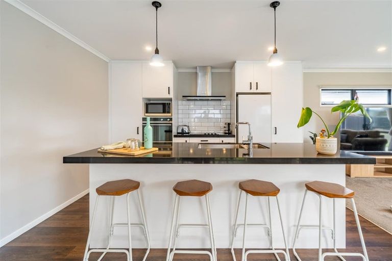 Photo of property in 36 Te Kaeaea Crescent, Wallaceville, Upper Hutt, 5018