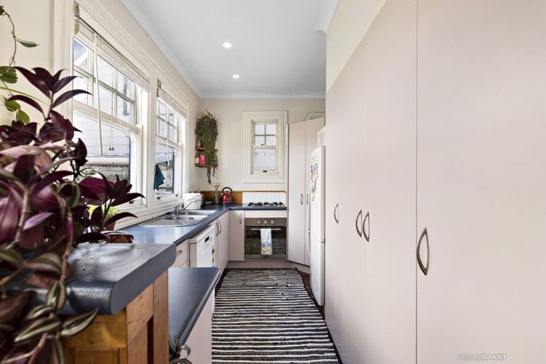 Photo of property in 15 Herald Terrace, Berhampore, Wellington, 6023