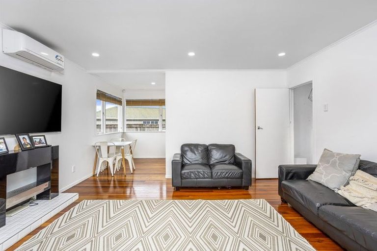 Photo of property in 1c Kuaka Place, New Lynn, Auckland, 0600