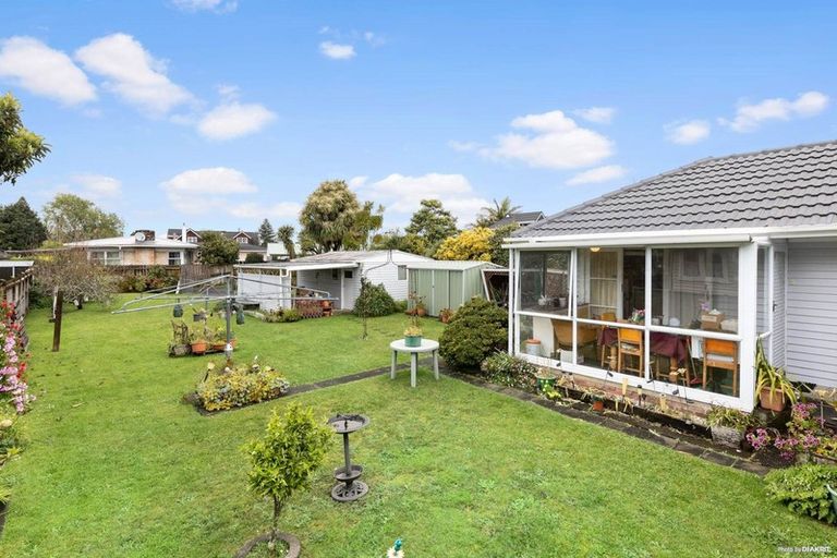 Photo of property in 12 Taikata Road, Te Atatu Peninsula, Auckland, 0610