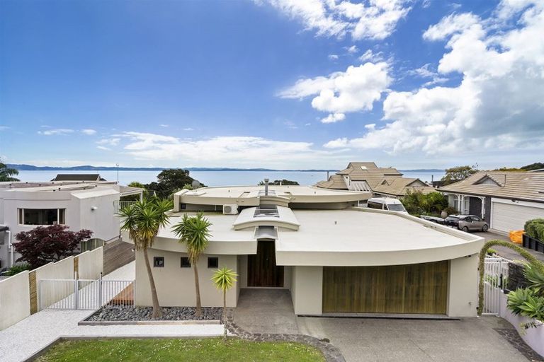 Photo of property in 18 Pacific Parade, Army Bay, Whangaparaoa, 0930