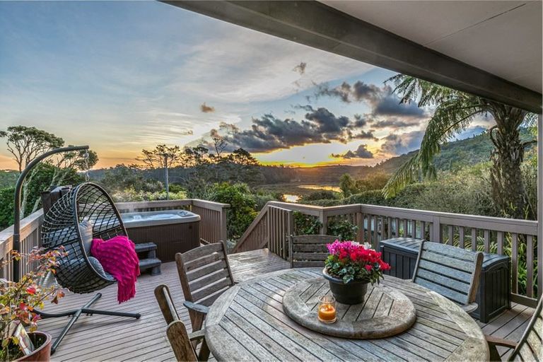 Photo of property in 12 Valerie Crescent, Okura, Albany, 0792