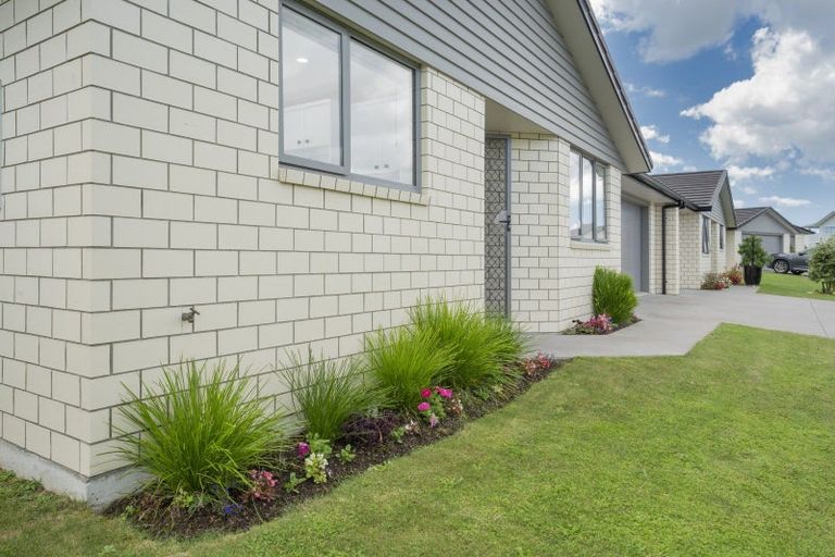 Photo of property in Waterview Estate, 91/4 Greystone Place, Omokoroa, 3114