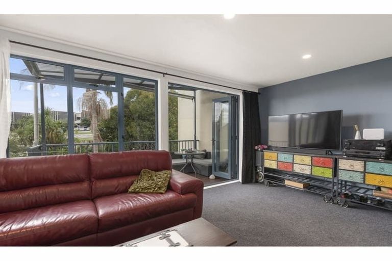 Photo of property in 6/6-8 Pannill Place, Oteha, Auckland, 0632