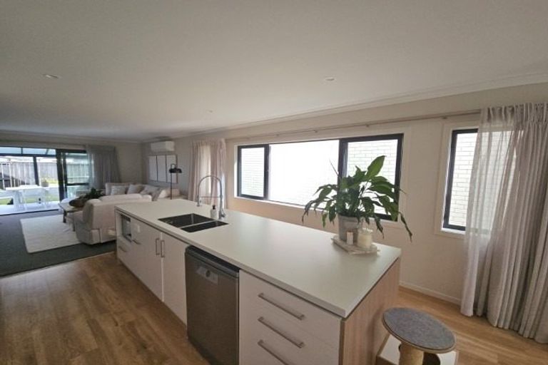 Photo of property in 13 Kakariki Lane, Rototuna North, Hamilton, 3210