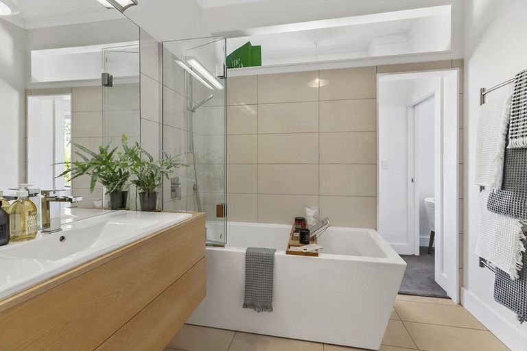 Photo of property in 10 Dorking Road, Brooklyn, Wellington, 6021