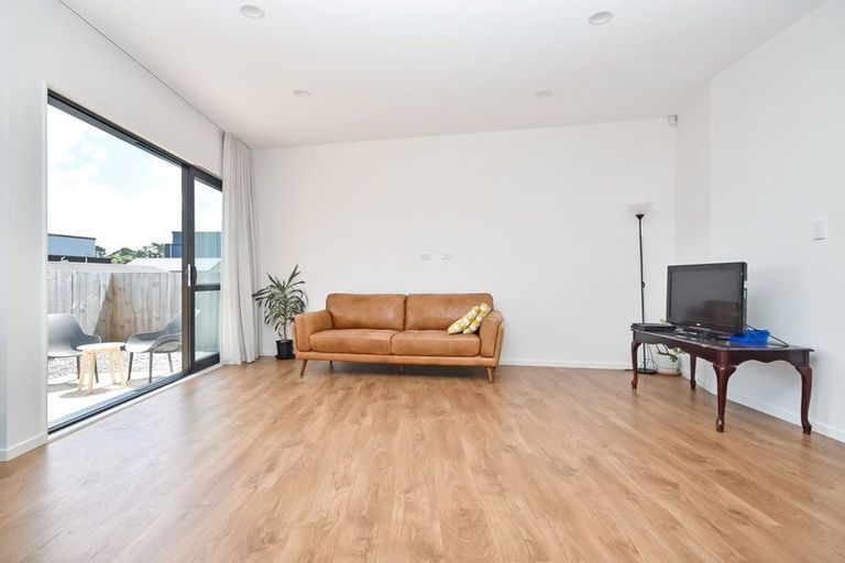 Photo of property in 120 Waekahu Road, Westgate, Auckland, 0814