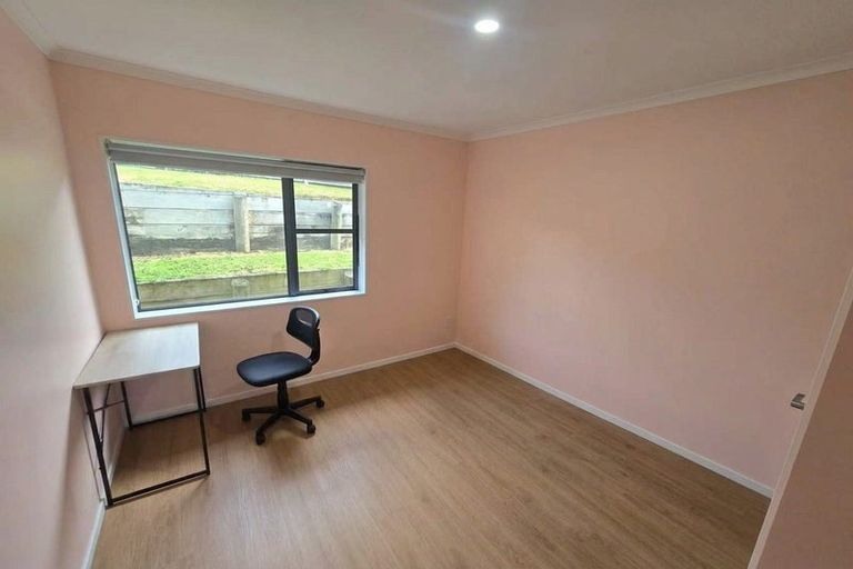 Photo of property in 15 Dovey Place, Massey, Auckland, 0614