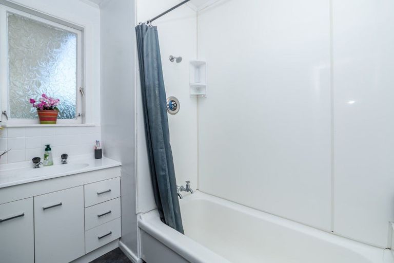 Photo of property in 9 Skipage Grove, Featherston, 5710