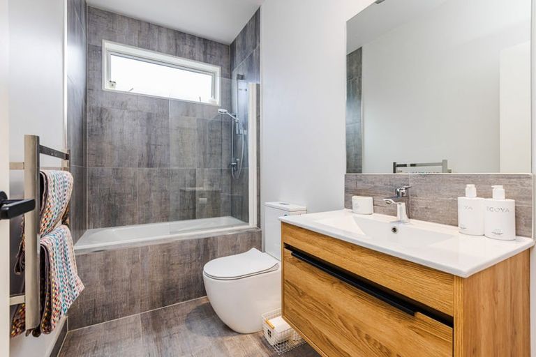 Photo of property in 16 Swamp Kauri Grove, Papakura, 2110