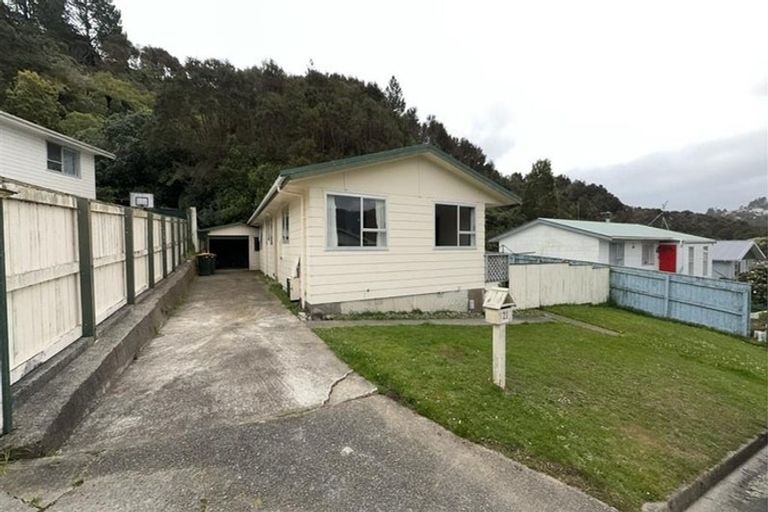 Photo of property in 21 Tiroiti Grove, Stokes Valley, Lower Hutt, 5019