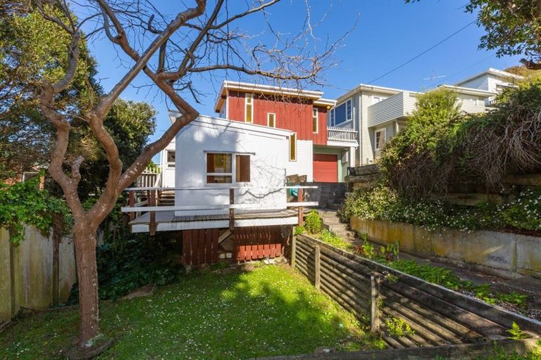 Photo of property in 15 Bayview Road, Paremata, Porirua, 5024