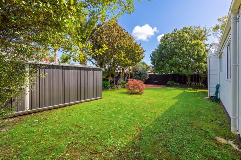 Photo of property in 100 Torkar Road, Clarks Beach, 2122