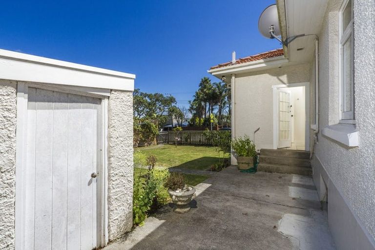 Photo of property in 147 Vauxhall Road, Narrow Neck, Auckland, 0624