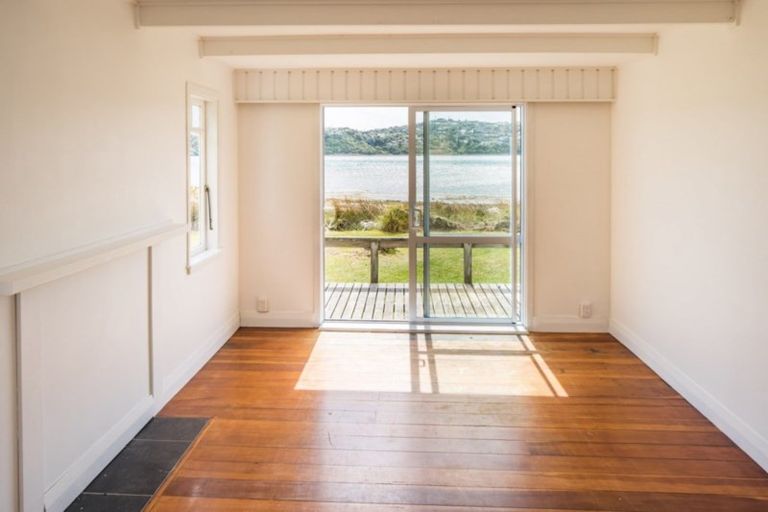 Photo of property in 57-59 Seaview Road, Paremata, Porirua, 5024