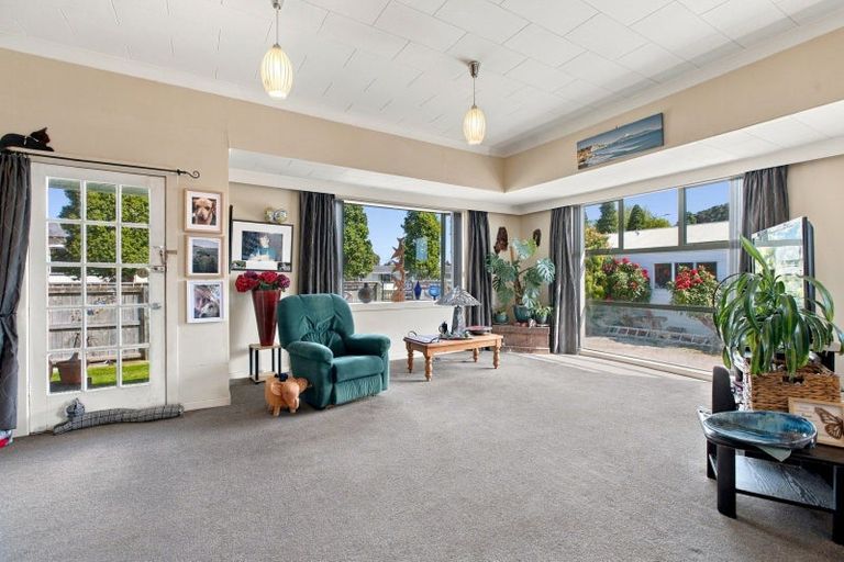Photo of property in 30 Memorial Place, Waitara, 4320