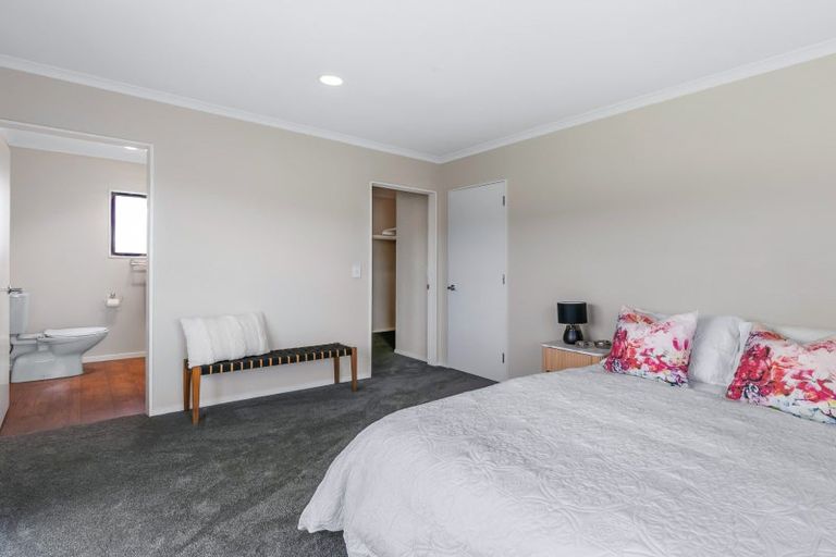 Photo of property in 370 Tararua Road, Levin, 5571