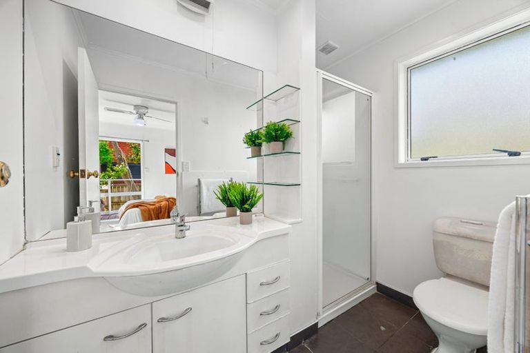 Photo of property in 13 Booralee Avenue, Botany Downs, Auckland, 2010