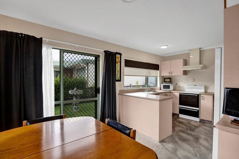 Photo of property in 2/219 Mangorei Road, Merrilands, New Plymouth, 4312