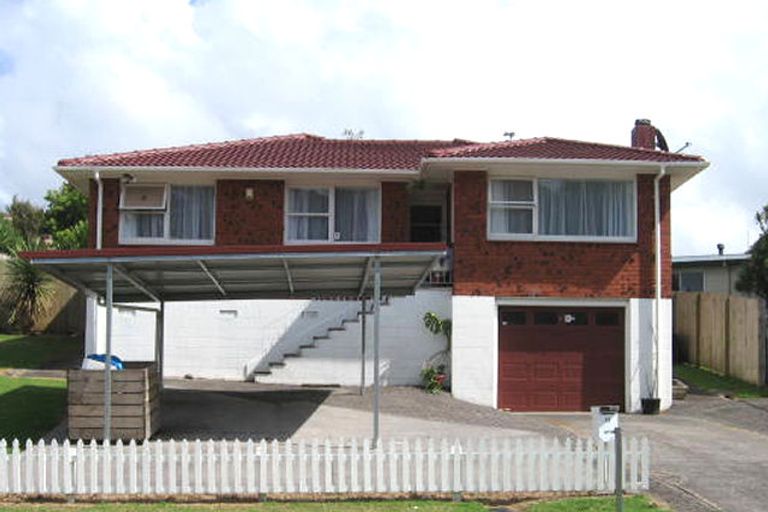 Photo of property in 14 Thornlow Street, Glendene, Auckland, 0602