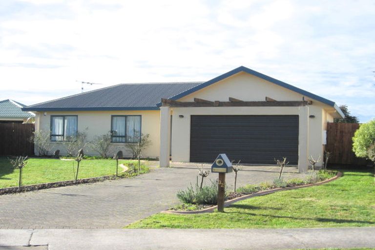 Photo of property in 32 Aldershot Place, Nawton, Hamilton, 3200