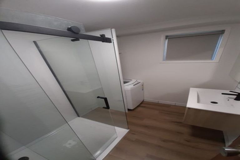 Photo of property in 37 West Lynn Road, Titirangi, Auckland, 0604