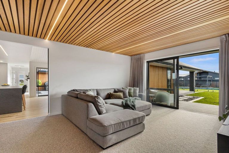 Photo of property in 83 Sunline Drive, Leamington, Cambridge, 3432