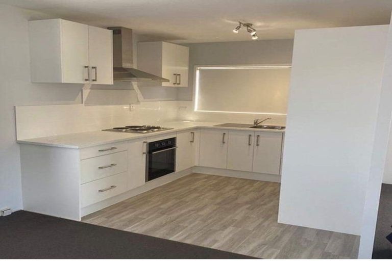 Photo of property in 2/31 Aeronautic Road, Takanini, 2112