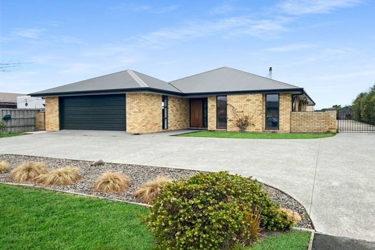 Photo of property in 4 Pemberton Drive, Amberley, 7410
