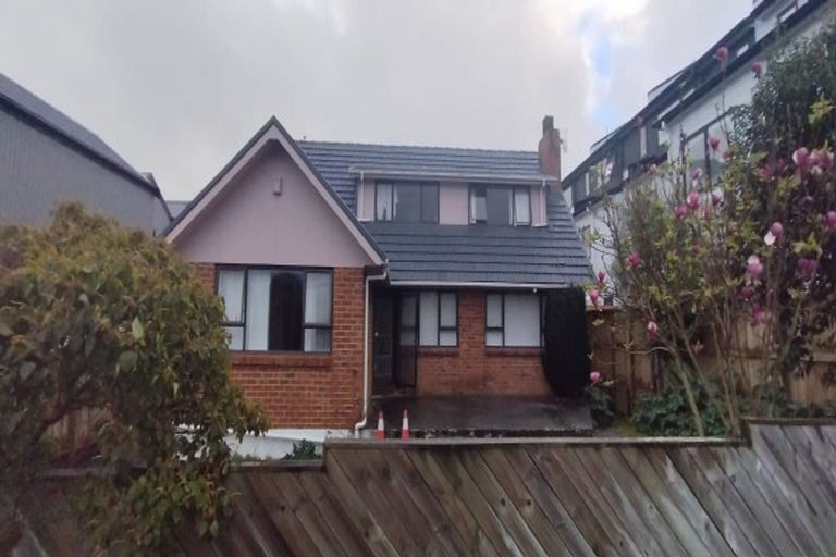 Photo of property in 48 Taikata Road, Te Atatu Peninsula, Auckland, 0610