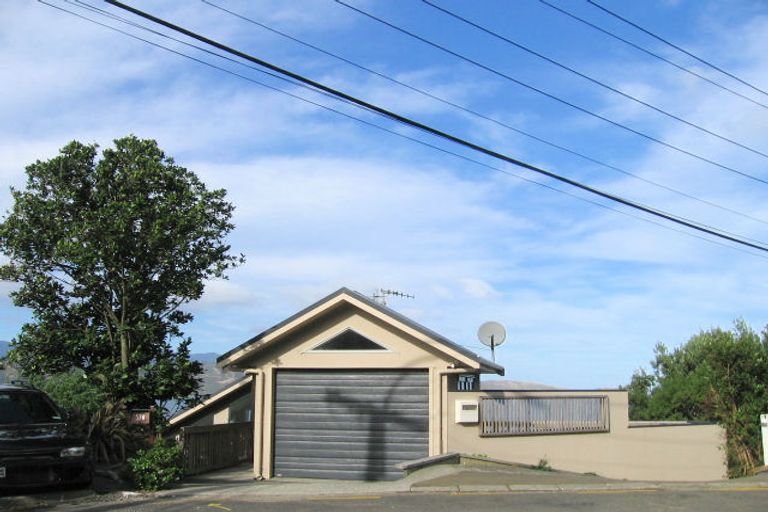 Photo of property in 52a Fortification Road, Karaka Bays, Wellington, 6022