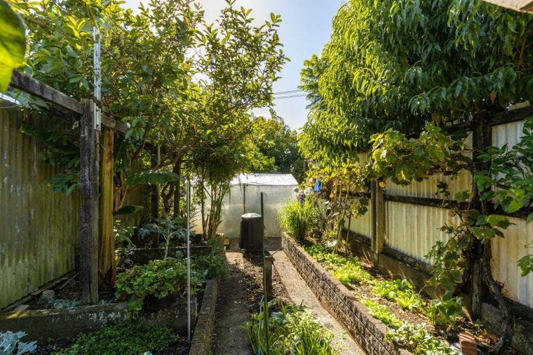 Photo of property in 31 Wrantage Street, Westown, New Plymouth, 4310