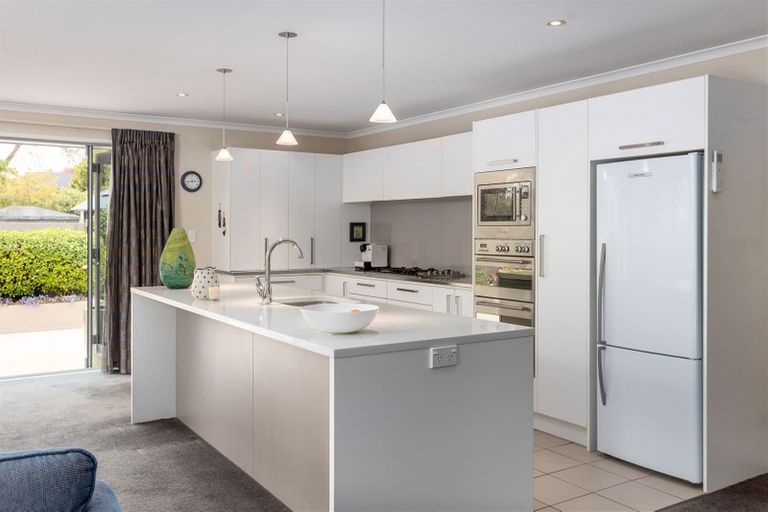 Photo of property in 10 Willowbrook Place, Fendalton, Christchurch, 8052