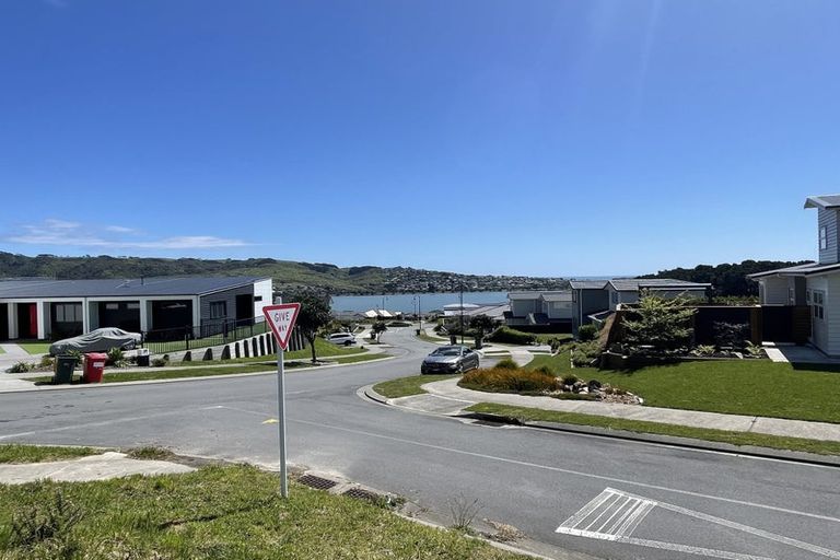 Photo of property in 33 Ken Douglas Drive, Aotea, Porirua, 5024