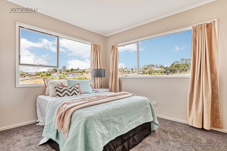 Photo of property in 28 Reynella Drive, Massey, Auckland, 0614