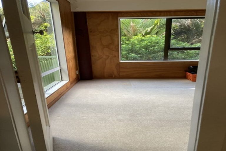 Photo of property in 89 Glenesk Road, Piha, New Lynn, 0772