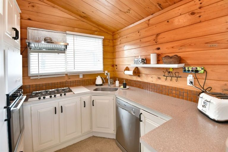 Photo of property in 60 Carlisle Road, Browns Bay, Auckland, 0630