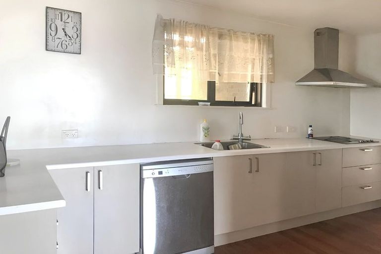 Photo of property in 33 Glenview Road, Glen Eden, Auckland, 0602