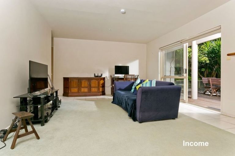 Photo of property in 7 Calypso Way, Unsworth Heights, Auckland, 0632