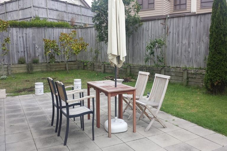 Photo of property in 2 Graham Collins Drive, Windsor Park, Auckland, 0632