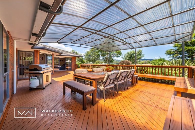 Photo of property in 15 Malcolm Gillies Grove, Totara Park, Upper Hutt, 5018