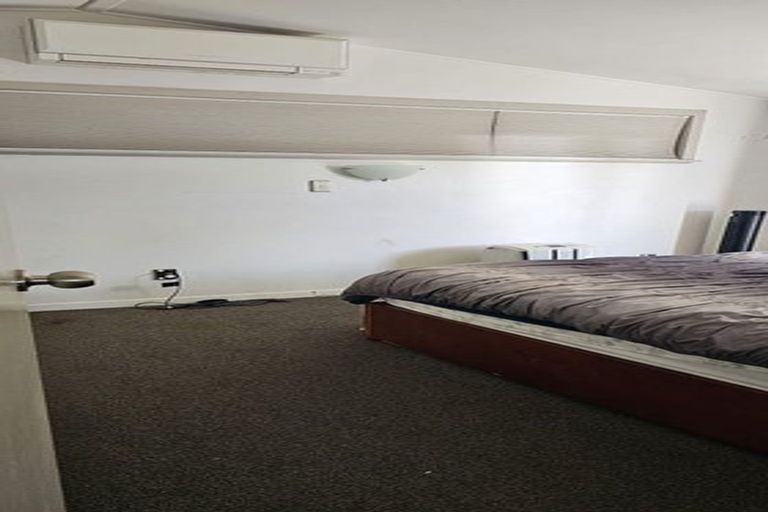 Photo of property in 557 Glenfield Road, Glenfield, Auckland, 0629