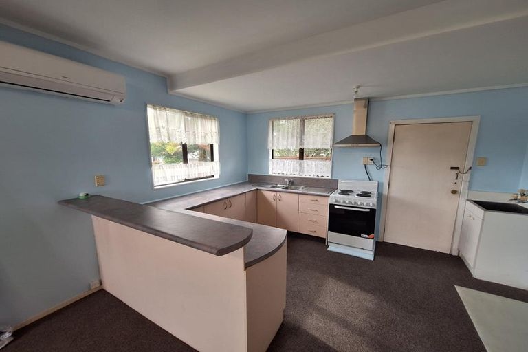 Photo of property in 2 Tomlin Place, Mangere East, Auckland, 2024